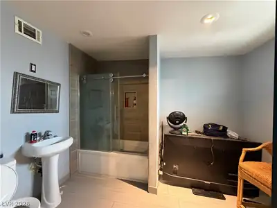 2129 Franklin Avenue, Las Vegas, NV 89104 Bathroom