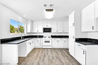550 Kelsford Drive, Las Vegas, NV 89123 Kitchen
