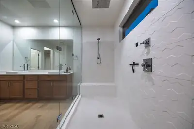 9696 Starlight Ridge Avenue, Las Vegas, NV 89148 Primary Bathroom