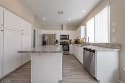 8280 Crown Peak Avenue, Las Vegas, NV 89117 Kitchen
