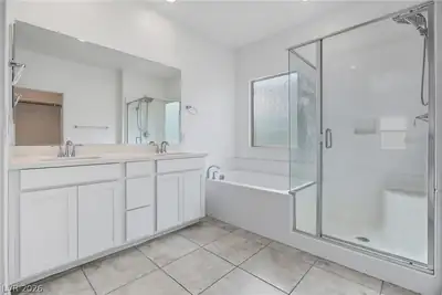 2728 Lindsey Springs Street, Las Vegas, NV 89142 Primary Bathroom