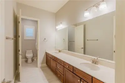 5838 Exbury Gardens, Las Vegas, NV 89118 Primary Bathroom