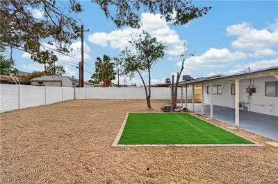 4289 Vegas Valley Drive, Las Vegas, NV 89121 Yard