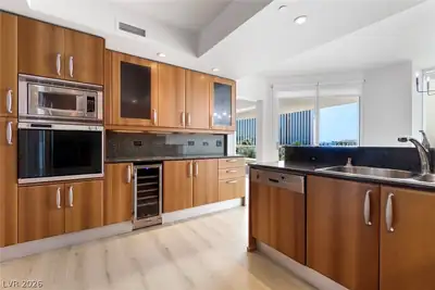 2857 Paradise Road 403, Las Vegas, NV 89109 Kitchen