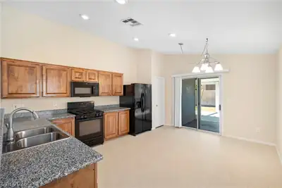 6420 KENYA SPRINGS Street, North Las Vegas, NV 89086 Kitchen