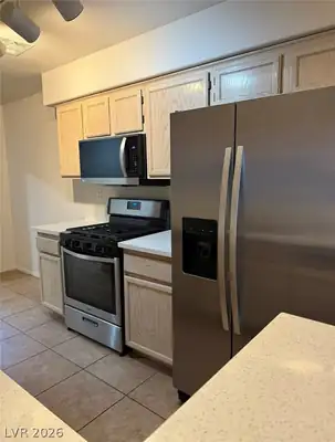 2304 Pacific Brook Street, Las Vegas, NV 89117 Kitchen