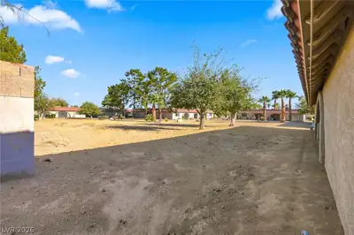 849 Hedge Way 6, Las Vegas, NV 89110 Yard