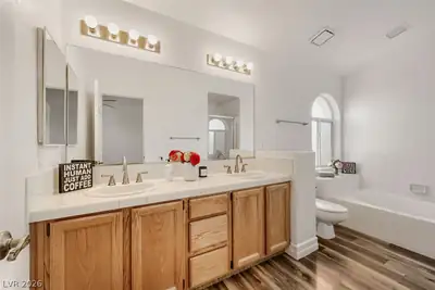 2105 Fountain Springs Drive, Henderson, NV 89074 Primary Bathroom