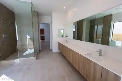 161 Still Shores Street, Henderson, NV 89011 Primary Bathroom