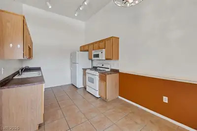 3575 Cactus Shadow Street 204, Las Vegas, NV 89129 Kitchen
