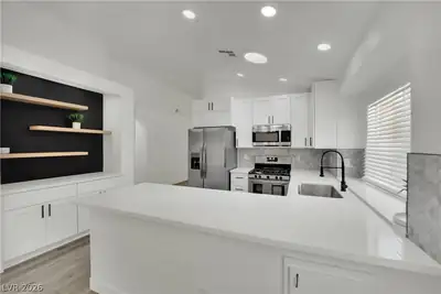 9228 Sun Rose Avenue, Las Vegas