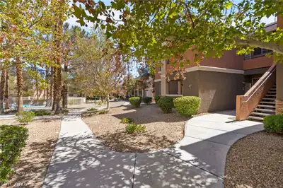 7628 Pacific Hills Avenue 204, Las Vegas, NV 89128 Yard