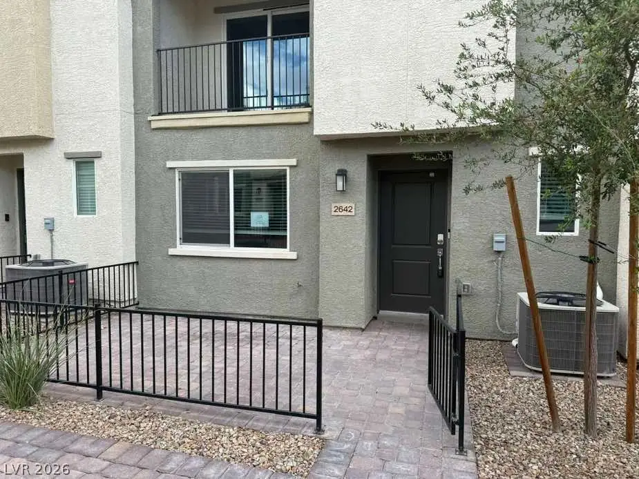2642 Wimbledon White Court, North Las Vegas, NV 89086