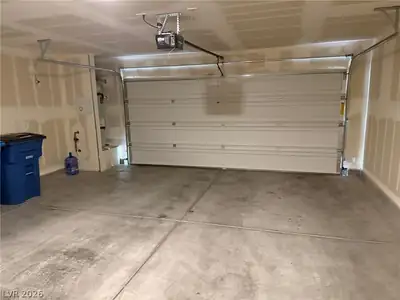2642 Wimbledon White Court, North Las Vegas, NV 89086 Garage