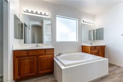 297 Fair Play Street, Henderson, NV 89052 Primary Bathroom