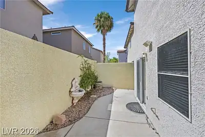 10239 Keystone Pastures Street, Las Vegas, NV 89183 Yard