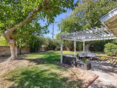 4424 Thompson Circle, Las Vegas, NV 89107 Yard