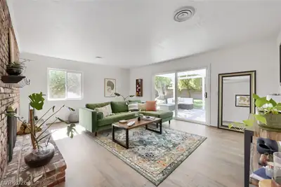 4424 Thompson Circle, Las Vegas, NV 89107 Living Room