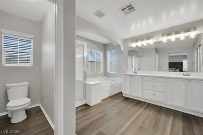 6940 Willow Warbler Street, North Las Vegas, NV 89084 Primary Bathroom