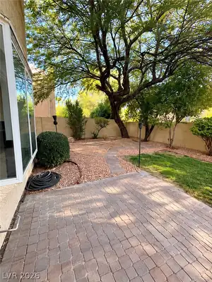 1960 Canyon Breeze Drive, Las Vegas, NV 89134 Yard