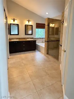 1960 Canyon Breeze Drive, Las Vegas, NV 89134 Primary Bathroom