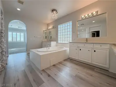 7868 Arroyo Glen Court, Las Vegas, NV 89113 Primary Bathroom