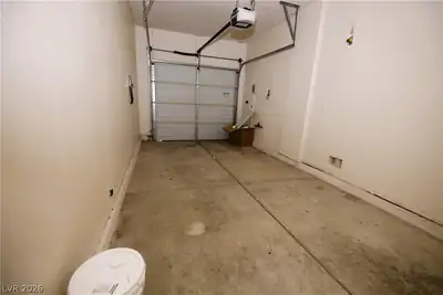 7537 Redwood Point Street, Las Vegas, NV 89139 Garage