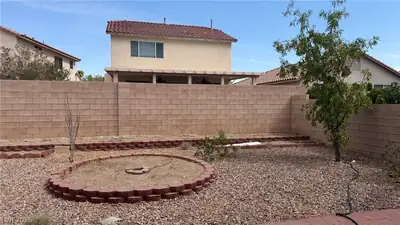 8184 Palace Monaco Avenue, Las Vegas, NV 89117 Yard