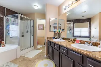 3917 Canary Cedar Street, North Las Vegas, NV 89032 Primary Bathroom