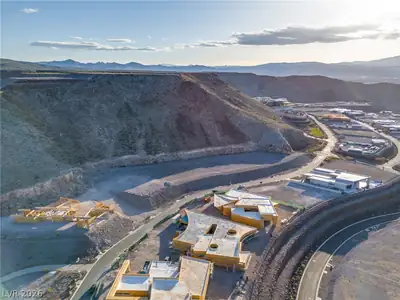 7 Chisel Crest Court, Henderson, NV 89012 