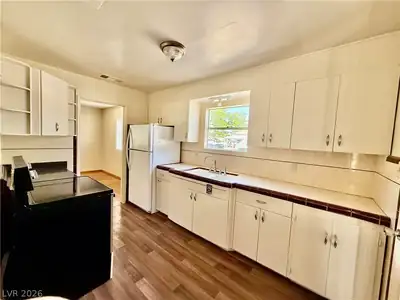1133 Darmak Drive, Las Vegas, NV 89102 Kitchen