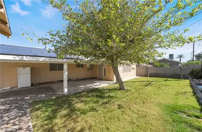 3809 Millwood Avenue, Las Vegas, NV 89121 Yard