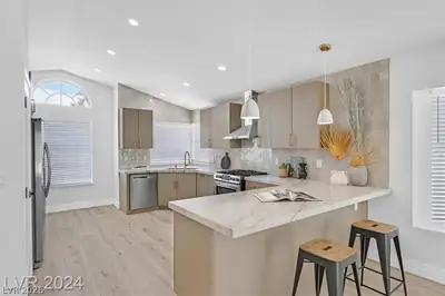 8 Barton Spring Circle, Henderson