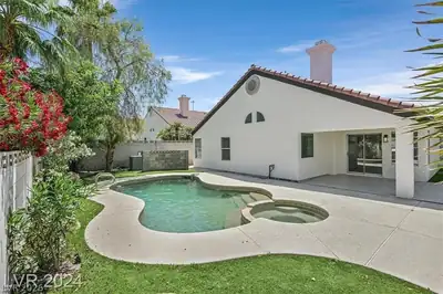 8 Barton Spring Circle, Henderson, NV 89074 