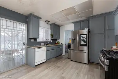 3040 Holly Hill Avenue, Las Vegas, NV 89104 Kitchen