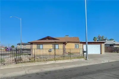 1724 PALM Street, Henderson, NV 89011 Front of Structure