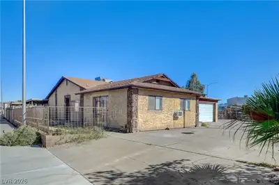 1724 PALM Street, Henderson, NV 89011 Front of Structure