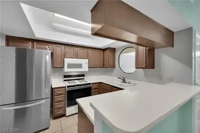 920 North Sloan Lane 202, Las Vegas, NV 89110 Kitchen