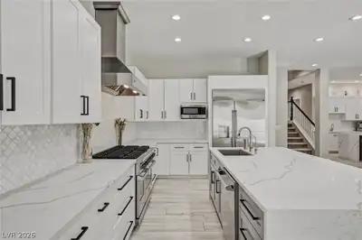 304 Queens Gate Court, Las Vegas, NV 89145 Kitchen