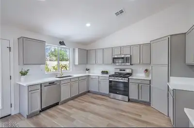 676 Pansy Place, Henderson, NV 89052 Kitchen
