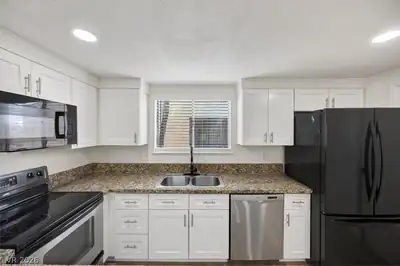 4454 West Desert Inn Road D, Las Vegas, NV 89102 Kitchen