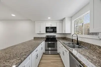 4454 West Desert Inn Road D, Las Vegas, NV 89102 Kitchen