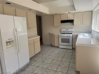 8209 Renfrew Drive, Las Vegas, NV 89145 Kitchen