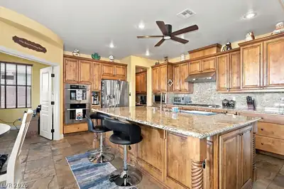 584 Via Colmo Avenue, Henderson, NV 89011 Kitchen