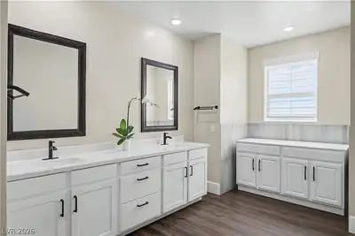 2555 Hampton Road 11210, Henderson, NV 89052 Primary Bathroom