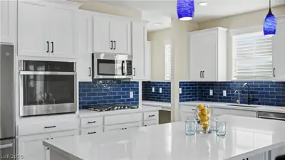 2555 Hampton Road 11210, Henderson, NV 89052 Kitchen