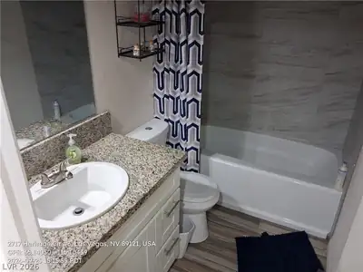 2717 Heritage Circle 3, Las Vegas, NV 89121 Bathroom