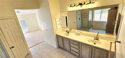 8229 Flowing Rapids Court, Las Vegas, NV 89131 Primary Bathroom