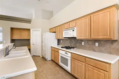 1107 Bear Cub Court, Henderson, NV 89052 Kitchen