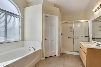 1107 Bear Cub Court, Henderson, NV 89052 Primary Bathroom